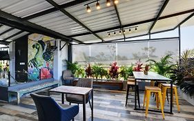 International House Co-Living Hostel Medellin Exterior photo