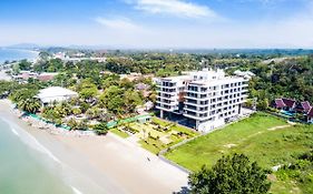 Escape Condominiums Beachfront Suites - Mae Phim Rayong Exterior photo