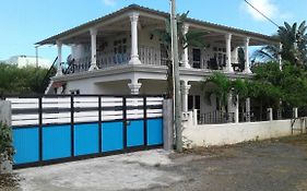 2 Bedrooms House At Trou Aux Biches Beach 300 M Away From The Beach With Enclosed Garden And Wifi Exterior photo