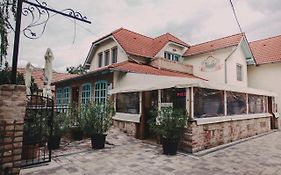 Otosfogat Panzio Bed & Breakfast Siofok Exterior photo