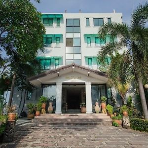 Platinum Place By Zuzu Hotel Bangkok Exterior photo