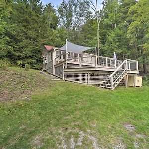 Cozy Stockbridge Cabin - Walk To Beach And Lake! Exterior photo