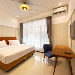 Aron Hotel Purwokerto Exterior photo