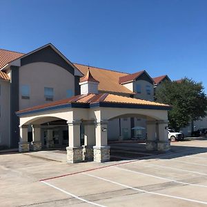 Fairbridge Inn & Suites Cuero Exterior photo