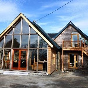 Old Skool Accommodation Trawsfynydd Exterior photo