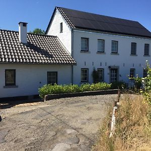 Aux Pieds Des Vaches Bed & Breakfast Charneux Exterior photo