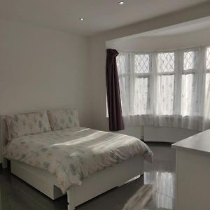 Stunning Double Room In Harrow Wembley - Khoob House London Exterior photo