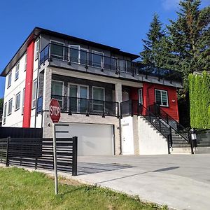 Modern & Luxurious Suites In Surrey Exterior photo