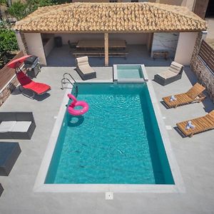 M & S Villa - 3 Bedroom Villa With Heated Pool Pastida Exterior photo