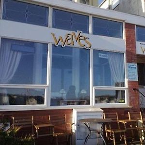 Waves Bed & Breakfast Blackpool Exterior photo