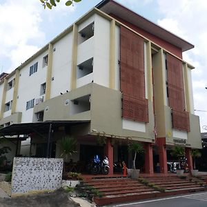 Tongprasit Place Aparthotel Nakhon Ratchasima Exterior photo