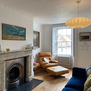 Stunning Georgian Flat In The Heart Of Midhurst Old Town Apartment Exterior photo