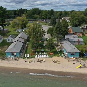 Paradise Beach Resort Tawas City Exterior photo