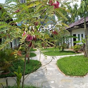 Lakshmi Bungalow Hotel Sihanoukville Exterior photo