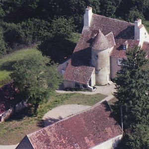 Ch Teau In Auvergne With River And Terrace Villa Le Veurdre Exterior photo