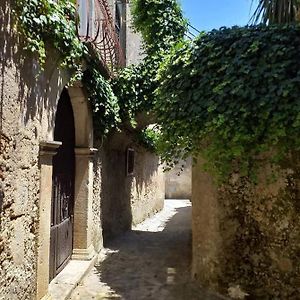 Palazzo Caracciolo Hotel Gerace Exterior photo