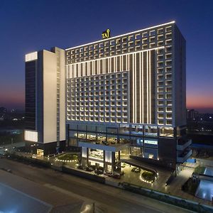 Taj Skyline Ahmedabad Hotel Exterior photo