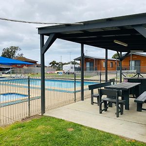 Geelong Surfcoast Hwy Holiday Park Hotel Mount Duneed Exterior photo