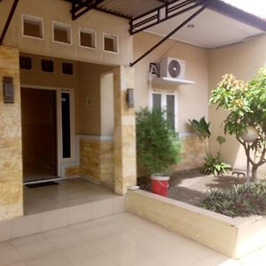 Dedy Kost Hotel Paalmerah Exterior photo