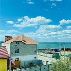 Гостевой Дом "Seashore" Hotel Berdyansk Exterior photo