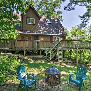 Secluded A-Frame Hideaway With Wraparound Deck! Villa Wauzeka Exterior photo