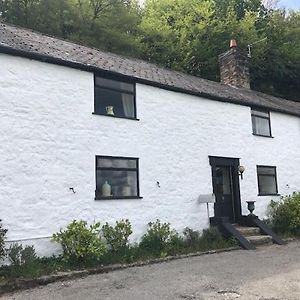 Historic 17Th Century Farmhouse In Wales Villa Gwernymynydd Exterior photo