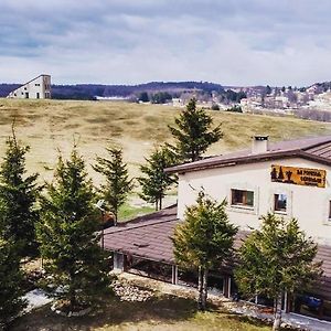 La Popasul Cerbului Hotel Semenic Exterior photo