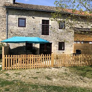 Blacksmiths Cottage In Blanzay - 3 Beds Exterior photo