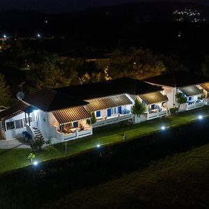 Blue Houses Apartments Finikounta Exterior photo