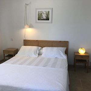 Chambre Hotes Les Garrigues Cucuron Bed & Breakfast Exterior photo