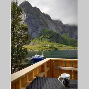 Cozy House By The Fjord In The Heart Of Lofoten Villa Reine Exterior photo