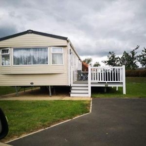 Tattershall Lakes Family Holiday Hot Tub Break Bed & Breakfast Exterior photo