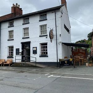 Old New Inn, Llanfyllin Exterior photo