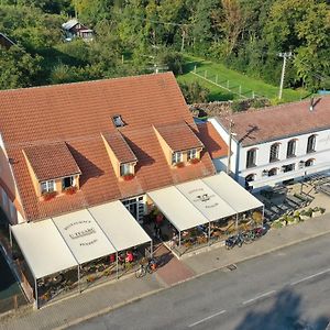 Penzion U Tesaru Hotel Bitov Exterior photo