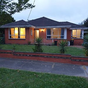 Homestay Near Dandenong Plaza Exterior photo