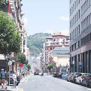 Homeloving Apartment Bilbao Centre With Parking Exterior photo