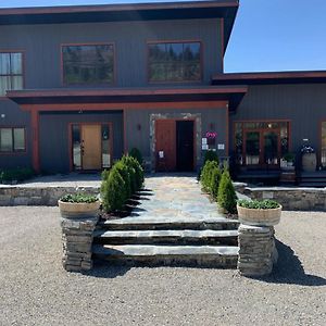 Wesbert Winery & Guest Suites Penticton Exterior photo