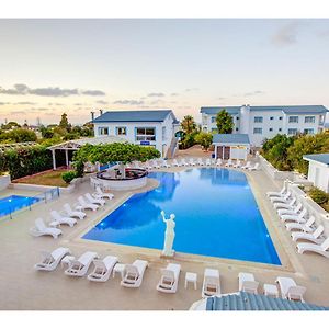 Queen Aphrodite Hotel Kyrenia  Exterior photo