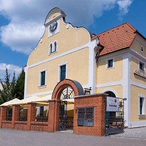 Penzion Elux Hotel Breclav Exterior photo