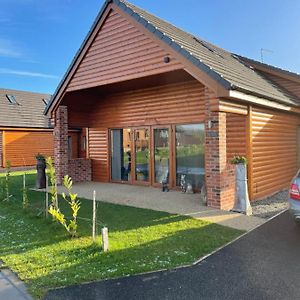 31 Cherry East Riding Of Yorkshire Hot Tub & Fishing Hotel Garton Exterior photo