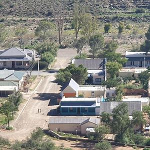 Caro'S Karoo Accommodation Victoria West Exterior photo