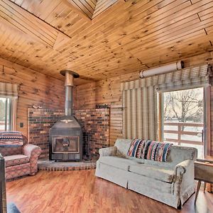 Warm Pet-Friendly Cabin With Fire Pit And Balcony Villa Danbury Exterior photo