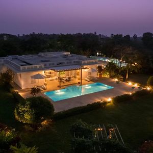 Whispering Palms By Stayvista - Pool-View Villa With Boutique Interiors, Terrace & Lawn Alibag Exterior photo
