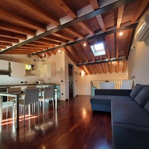 Appartamento Sui Tetti Di Parma Exterior photo