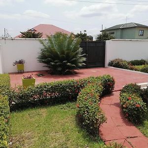 Cheerful 2-Bedroom Apartment With Free Parking Kumasi Exterior photo