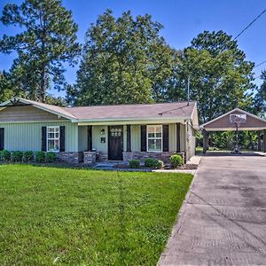 Hartford Home With Updated Interior And Backyard! Exterior photo