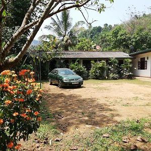 Leaf Guest House Gampola Exterior photo