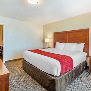 Comfort Inn & Suites Lancaster Antelope Valley Exterior photo