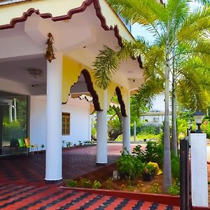 Hotel Theevanni Inn Trincomalee Exterior photo