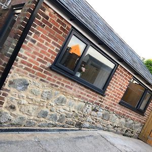 Exclusive Modern Decorated 1 Bedroom Detached Studio Newport  Exterior photo